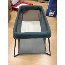 BabyBjörn Cuna de Viaje, con Sábana Bajera Ajustable, Verde Oscuro