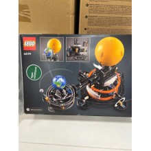 LEGO Technic Planeta Tierra y Luna en Órbita