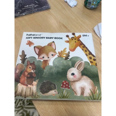libro sensorial de tela para bebés de la marca Hahaland, modelo Soft Sensory Baby Book